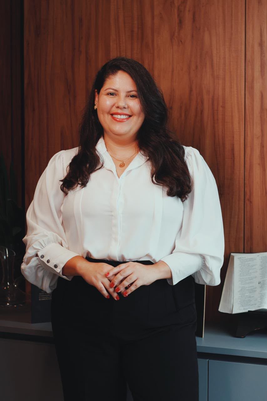 Dra. Tálita Emanuela Lima Fernandes no escritório